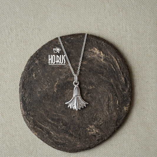 تعليقة زهرة اللوتس فضة – رمز فرعوني للنقاء والتجدد - Horus jewelleryNecklaceHorus jewellery